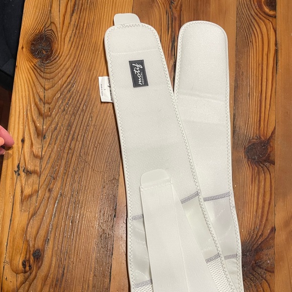 EUC Motif Medical Pregnancy Back Brace - Picture 4 of 7